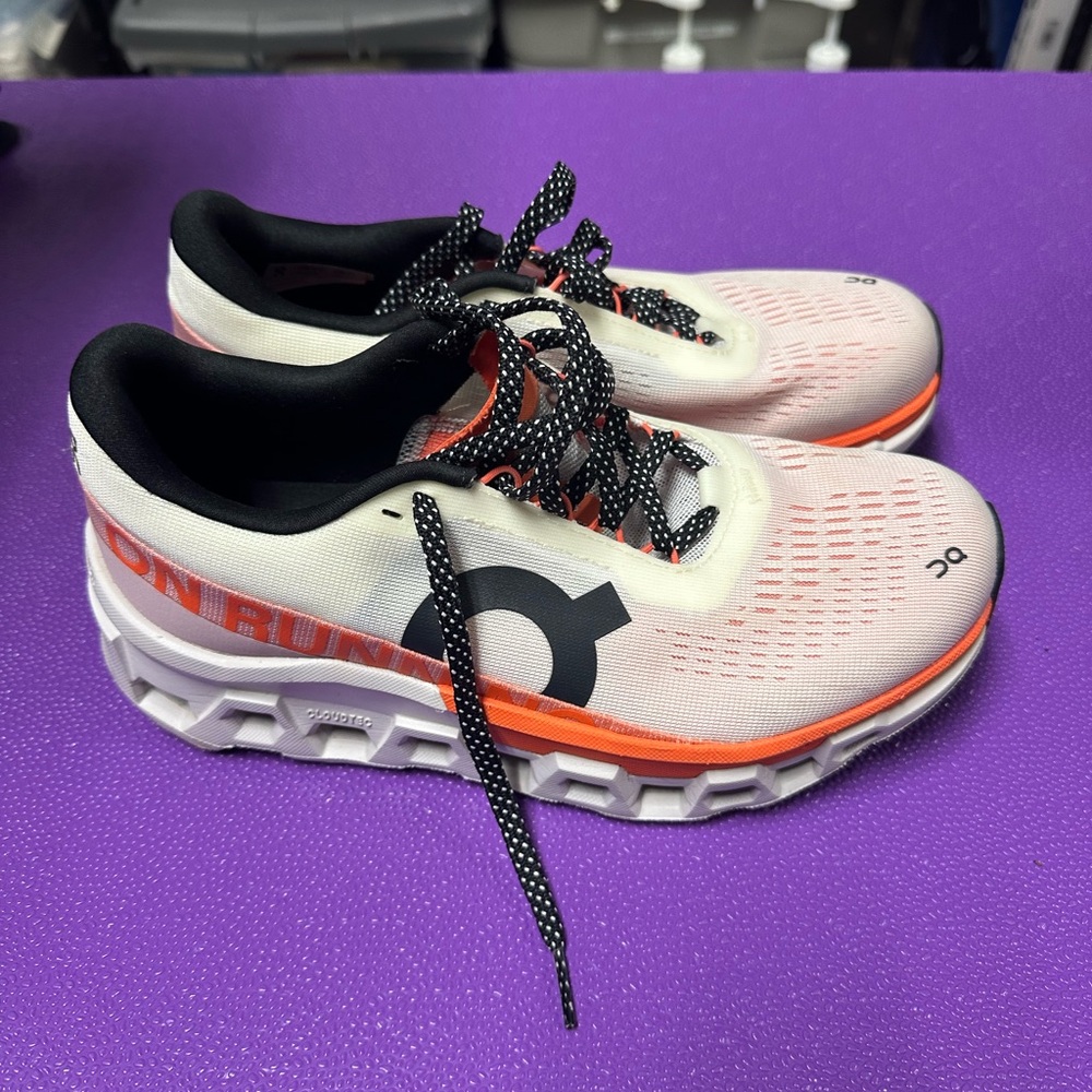 On Running White and Orange Sneakers
Cloud monster 2